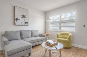 TV - Cozy 1BR Condo | Family & Pet Friendly (Apollo Beach)