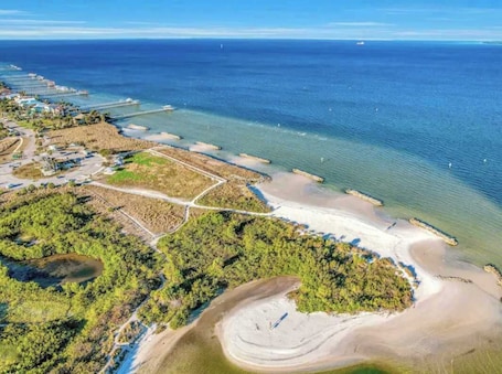 Beach nearby. Cozy 1BR Condo | Family & Pet Friendly