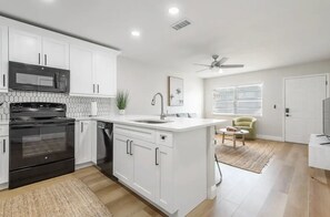 Fridge, microwave, oven, stovetop - Cozy 1BR Condo | Family & Pet Friendly (Apollo Beach)