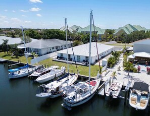 Marina - Waterfront-Family & Pet Friendly for 6 (Apollo Beach)