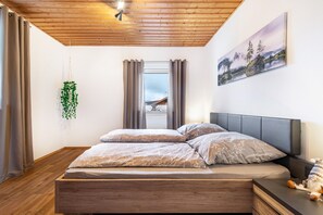 3 bedrooms, WiFi, bed sheets