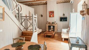 Classic Cottage, Patio, Garden View | Dining room