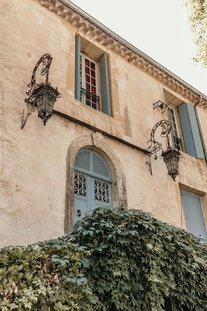 Exterior - Chateau Sainte Cecile (Saint-Thibery)