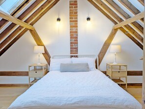 3 bedrooms, iron/ironing board, travel cot, WiFi