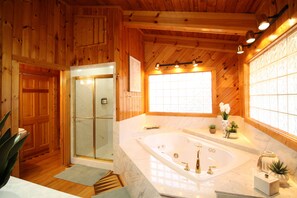 Unclassified image, 3 of 29, button - Haus in the Heart of Helen - Upper Level Suite (Helen)