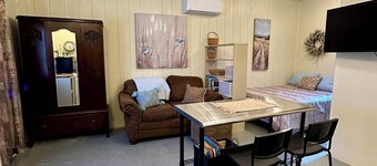 Cozy studio with private garage parking in Hallettsville