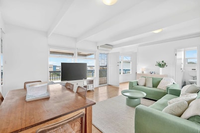 5 Sir George Ritchie Beachside House w/ River Views & Walk to Beach