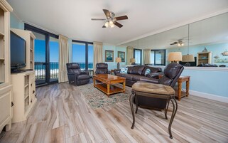 Condo, 3 Bedrooms | Living area
