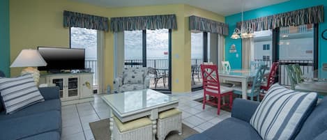 Condo, 3 Bedrooms | Living area