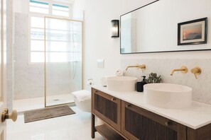 Hair dryer, towels - Elegant two-bedroom designer apartment near Balluta Bay, combining Maltese heritage charm with modern comfort. (St. Julian's)