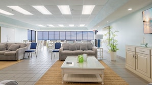 Appart'hôtel, 3 chambres | Coin séjour