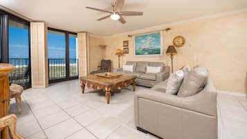 Condo, 3 Bedrooms | Living area