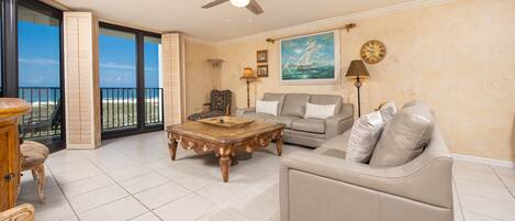 Condo, 3 Bedrooms | Living area