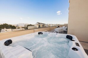 Baignoire à remous extérieure