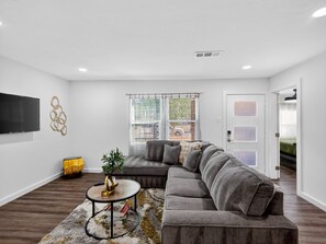 Casa, 3 habitaciones | Área de sala de estar | Smart TV y servicios de streaming 