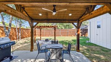 House, 3 Bedrooms | Outdoor dining