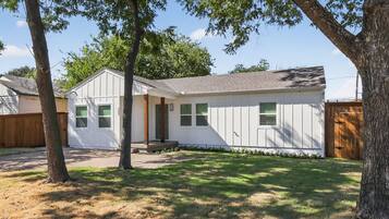 House, 3 Bedrooms | Exterior