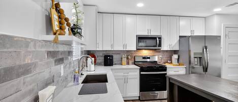 Talo, 3 makuuhuonetta | Yksityinen keittiö | Jääkaappi, uuni, kahvin-/teenkeitin