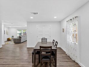 House, 3 Bedrooms | Dining