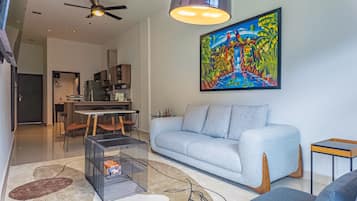 Appartement, 2 slaapkamers | Woonruimte | Smart-tv