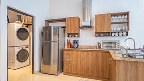 Appart'hôtel, 2 chambres | Cuisine privée | Réfrigérateur, four, cafetière/bouilloire, grille-pain