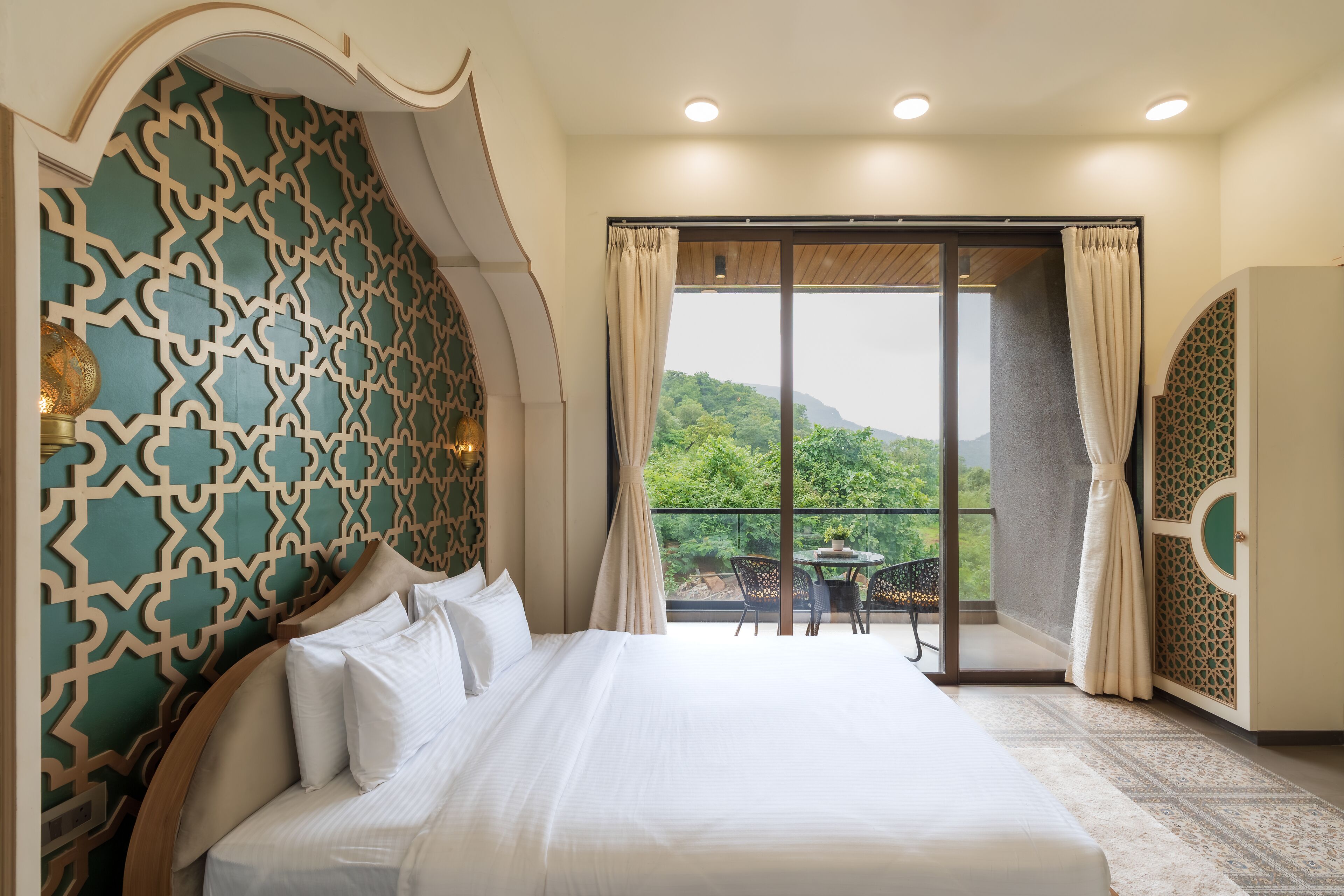 5 bedrooms, internet, bed sheets