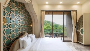 5 quartos, acesso à internet, roupa de cama