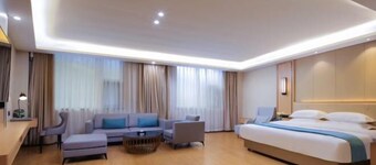 Garden Holiday Hotel (Guilin Liangjiang Sihu University of Technology)