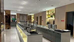 A modern hotel lobby with a long counter, multiple sinks, and potted plants. - Garden Holiday Hotel (Guilin Liangjiang Sihu University of Technology) (Guilin)