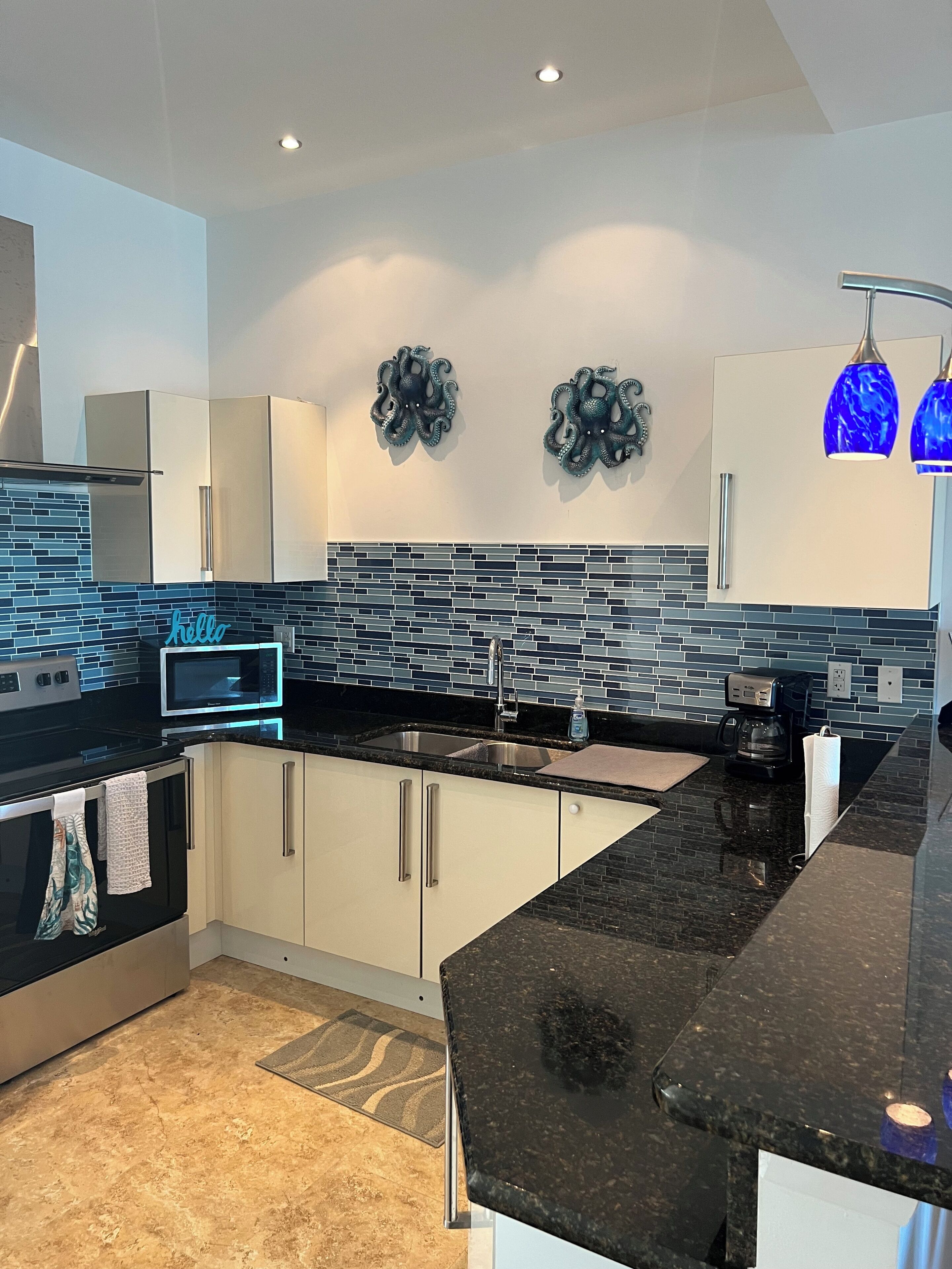 Mikrowelle, Ofen, Herdplatte, Geschirrspüler