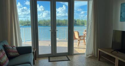 Waterfront Charming Condo in Lucayan Gardens