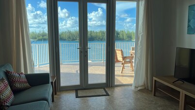 Waterfront Charming Condo in Lucayan Gardens