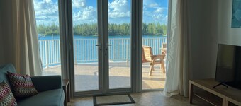 Waterfront Charming Condo in Lucayan Gardens