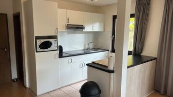 Mikrowelle, Ofen, Herdplatte, Geschirrspüler