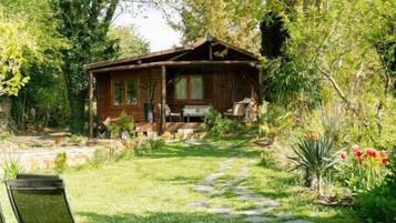 Deluxe Room, Patio, Garden View | Iron/ironing board, free WiFi