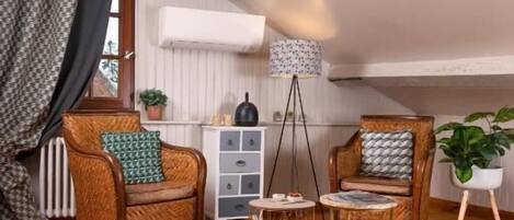 Standard Room, Garden View | Living area | TV