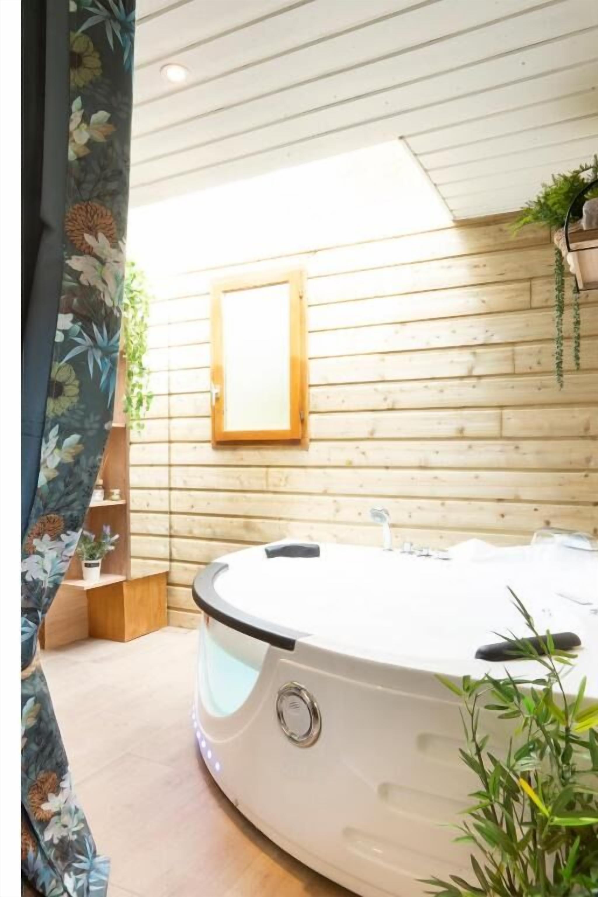 Bañera de hidromasaje privada