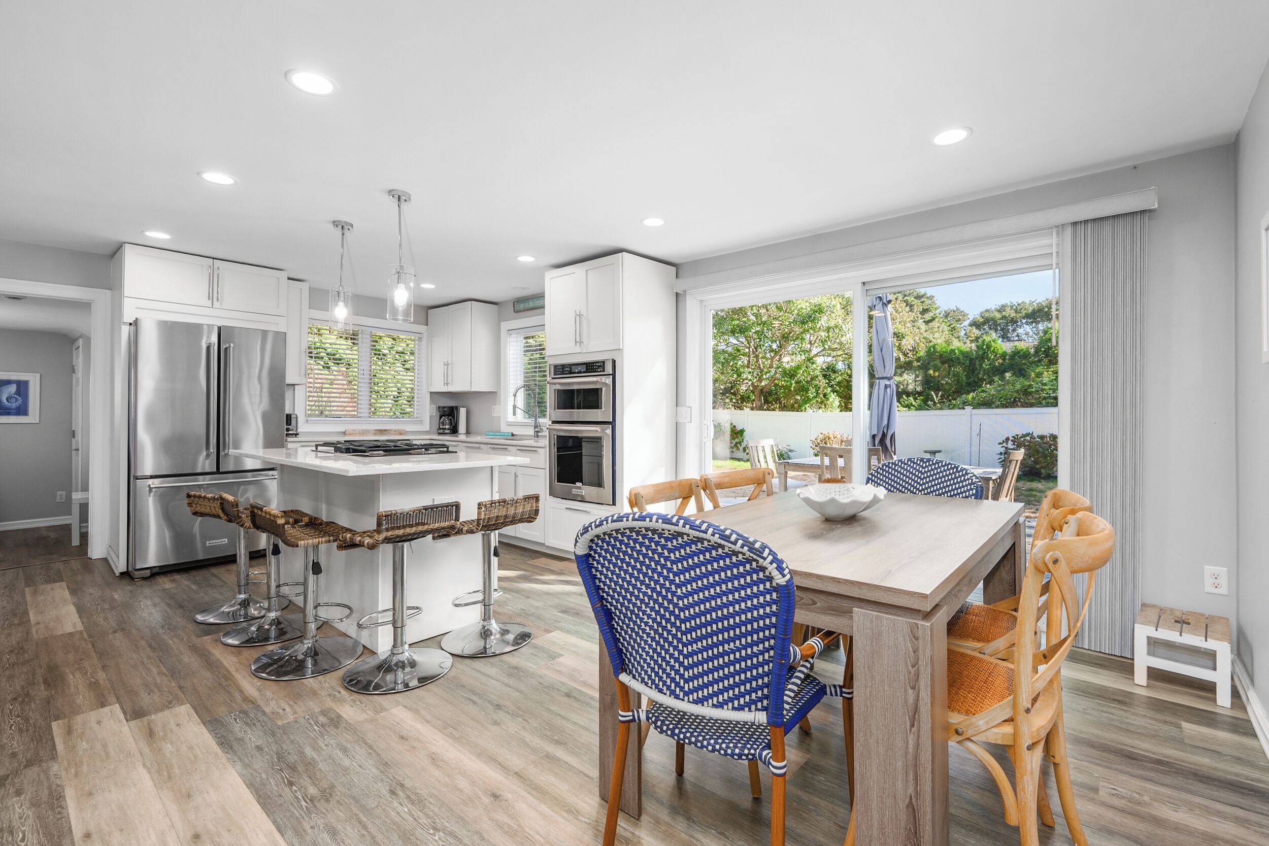 Refrigerador, microondas, horno, placa de cocina