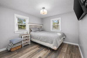 3 bedrooms, WiFi - Private Association Beach Access, NEW to rentals (2418) (Dennisport)