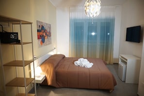 Standard-Doppelzimmer, 1 Schlafzimmer | Zimmersafe, schallisolierte Zimmer, kostenloses WLAN, Bettwäsche