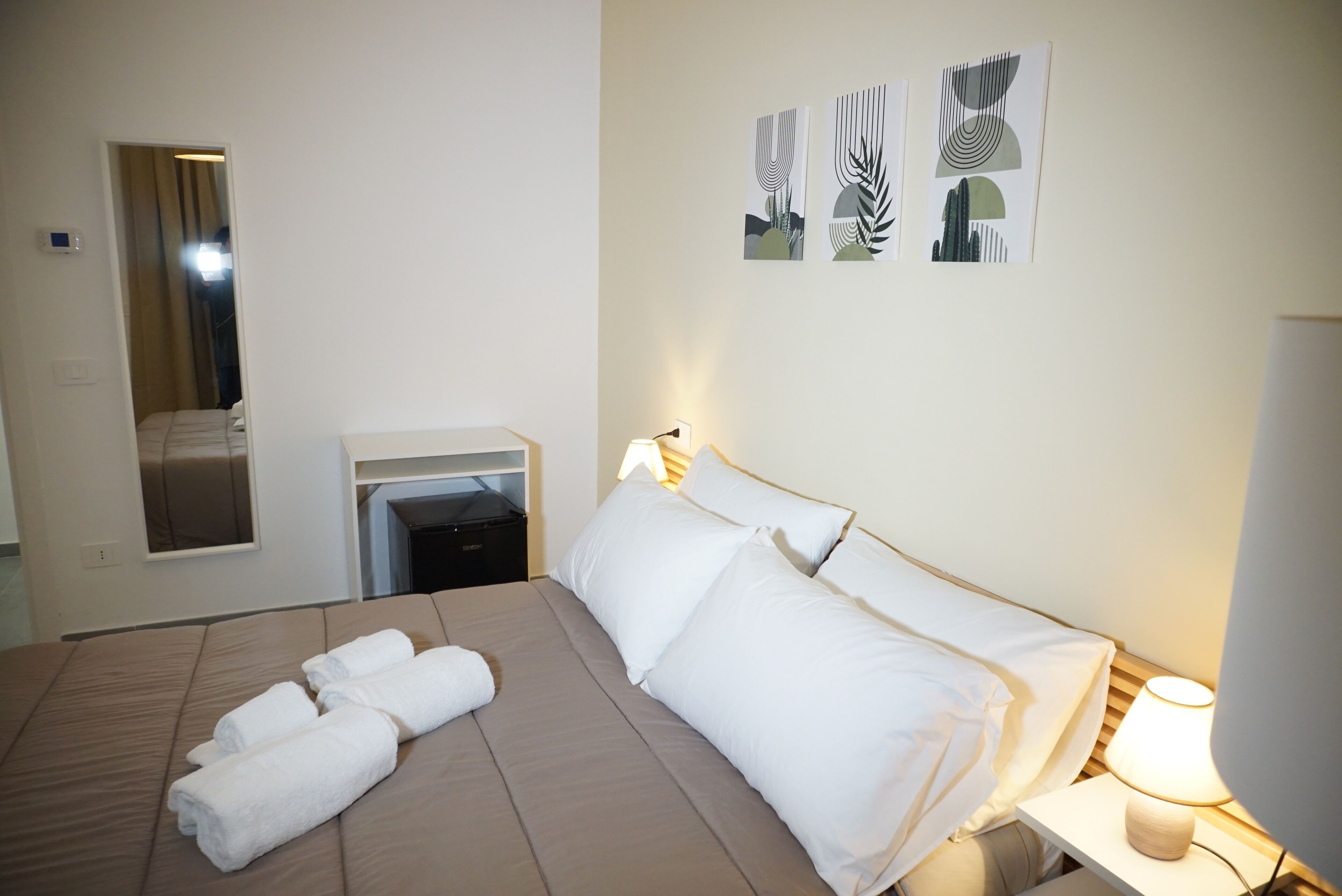 Juniorrum - 2 sovrum - balkong - utsikt mot staden | Värdeförvaringsskåp på rummet, ljudisolering och gratis wi-fi