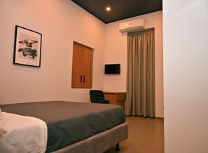 Classic Double or Twin Room, Balcony | In-room safe, soundproofing, free WiFi