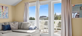 The Bedloe: Cozy Beach Cottage