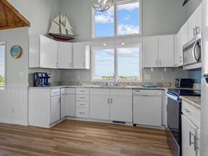 冰箱、微波炉、烤箱、炉灶