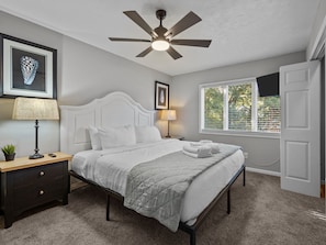 4 bedrooms, free WiFi, bed sheets - The Jackson: Cozy Beach Cottage with Pool! (Emerald Isle)