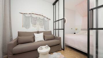 1 bedroom, iron/ironing board, travel cot, WiFi