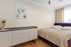 3 عدّة غرف نوم ومكتب ومكواة/لوح كي وسرير سفر