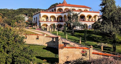 Apartment im Hotel 'Einhorn' mit Bergblick, gemeinsamer Terrasse und WLAN