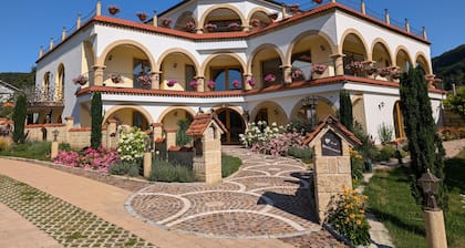 Apartment im Hotel 'Einhorn' mit Bergblick, gemeinsamer Terrasse und WLAN