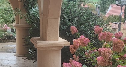 Apartment im Hotel 'Einhorn' mit Bergblick, gemeinsamer Terrasse und WLAN